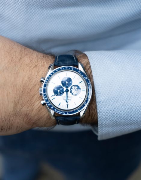 Omega Speedmaster Snoopy 311.32.42.30.04.003